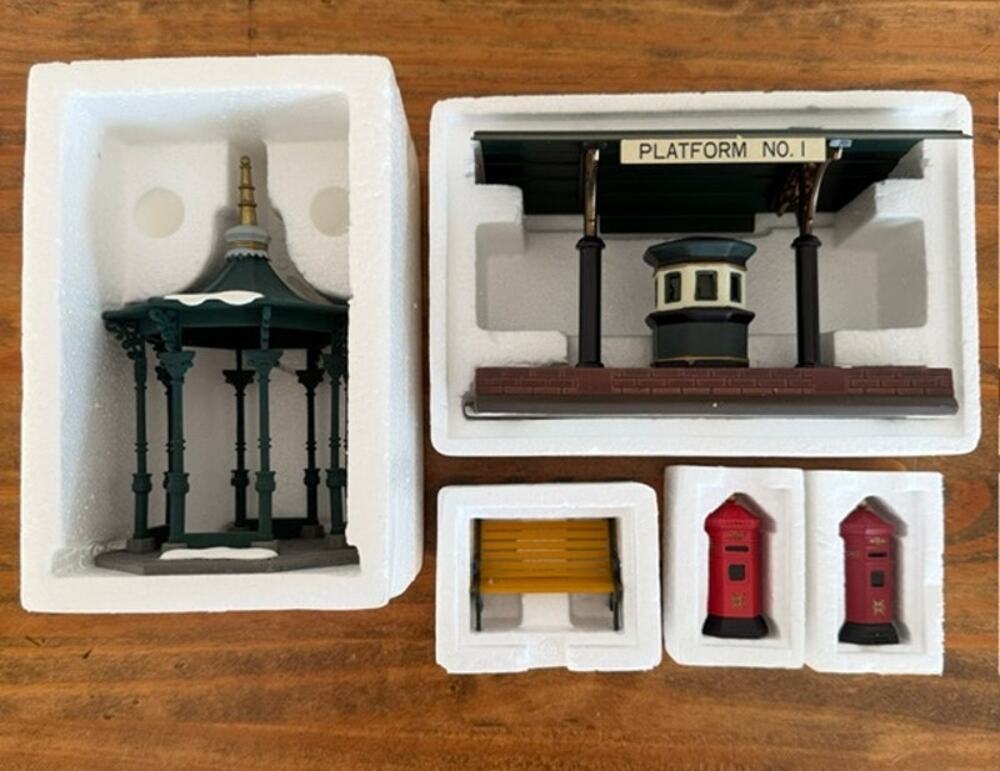Department 56 Mix Lot #12 Victoria Station Train Platform, Square Gazebo +